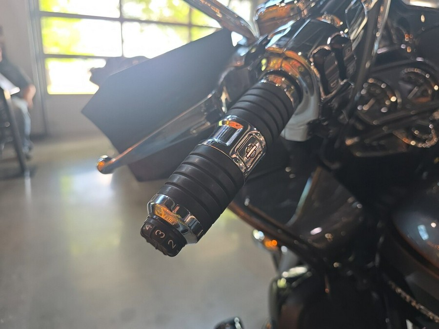 FLTRUSE 2016 CVO™ Road Glide® Ultra