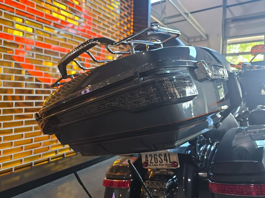 FLTRUSE 2016 CVO™ Road Glide® Ultra