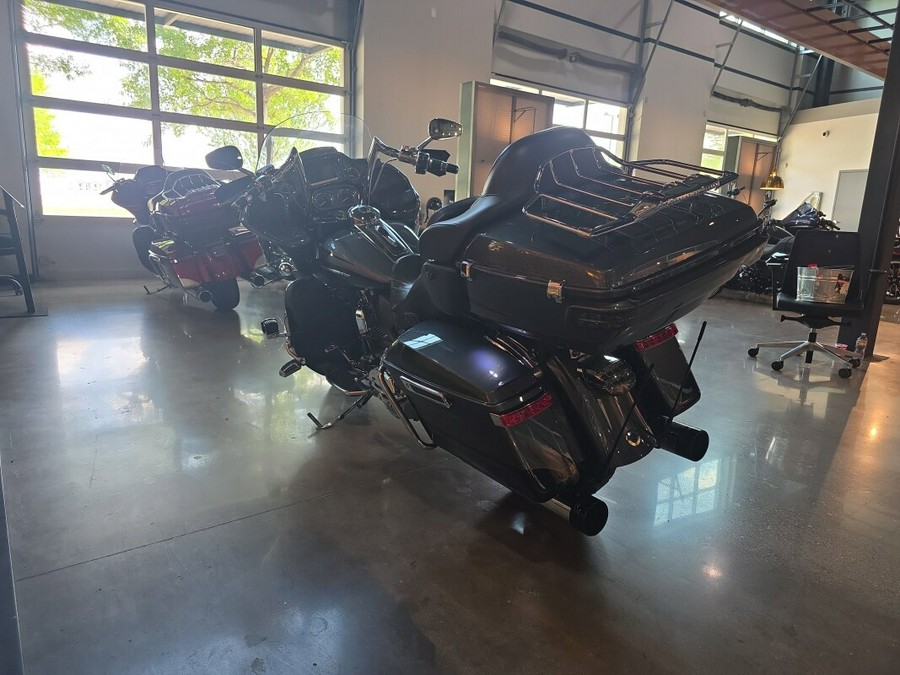 FLTRUSE 2016 CVO™ Road Glide® Ultra