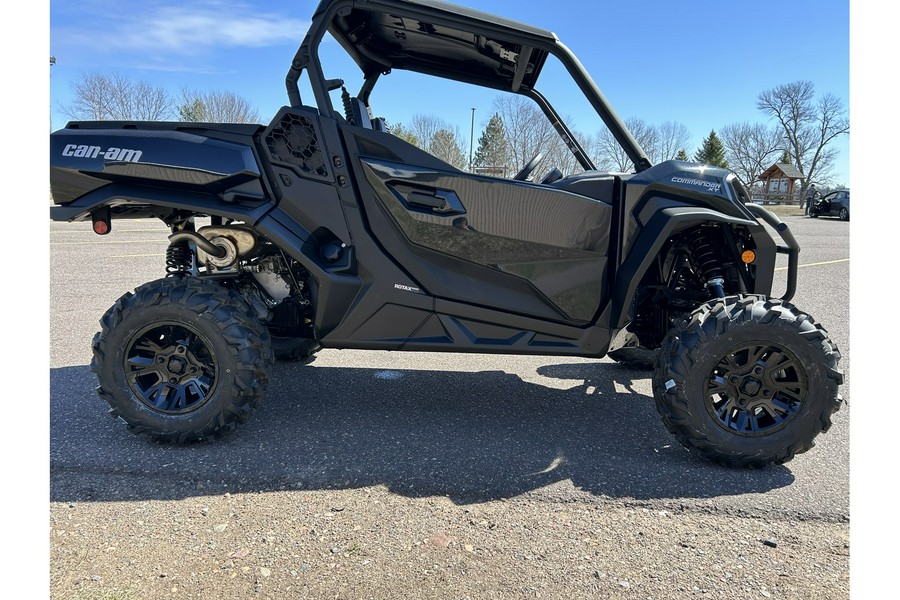 2024 Can-Am SSV COM XT 64 1000R BK 24