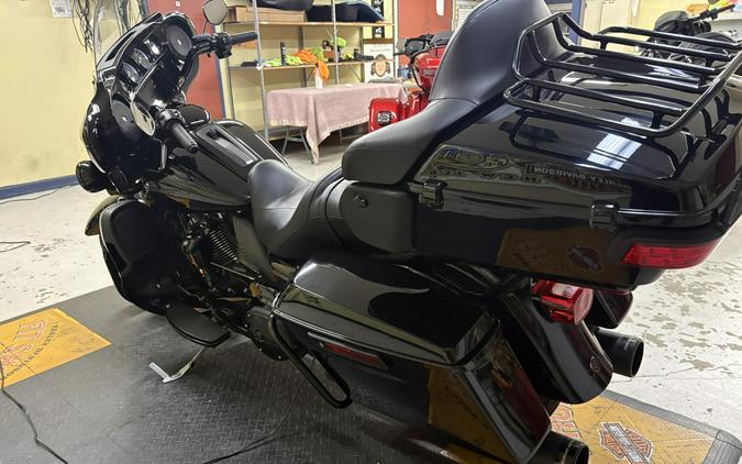 2021 Harley-Davidson® Ultra Limited Vivid Black - Black Finish FLHTK