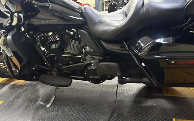 2021 Harley-Davidson® Ultra Limited Vivid Black - Black Finish FLHTK