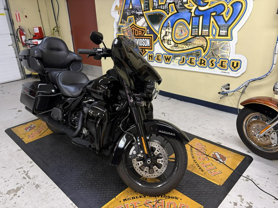 2021 Harley-Davidson® Ultra Limited Vivid Black - Black Finish FLHTK