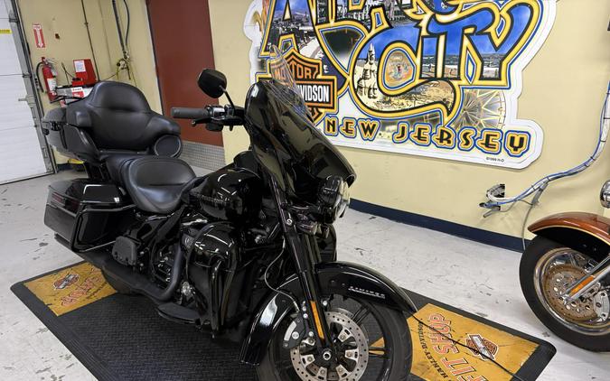 2021 Harley-Davidson® Ultra Limited Vivid Black - Black Finish FLHTK