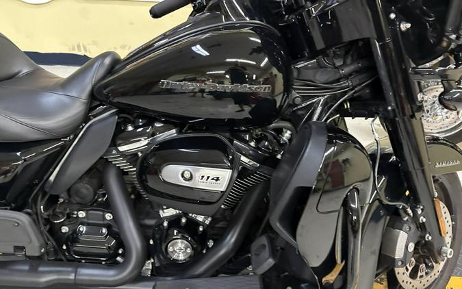 2021 Harley-Davidson® Ultra Limited Vivid Black - Black Finish FLHTK