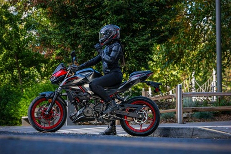 2025 Kawasaki Z500 SE ABS