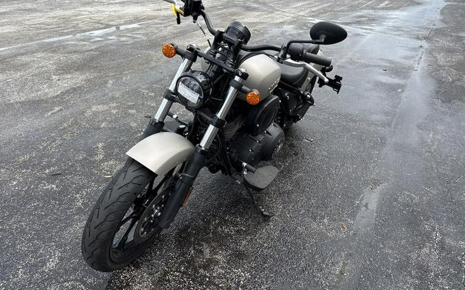 2023 Indian Motorcycle® Chief® ABS Silver Quartz Smoke