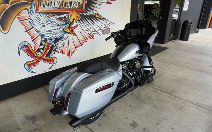 2024 Harley-Davidson Road Glide™ Atlas Silver Metallic - Black Finish