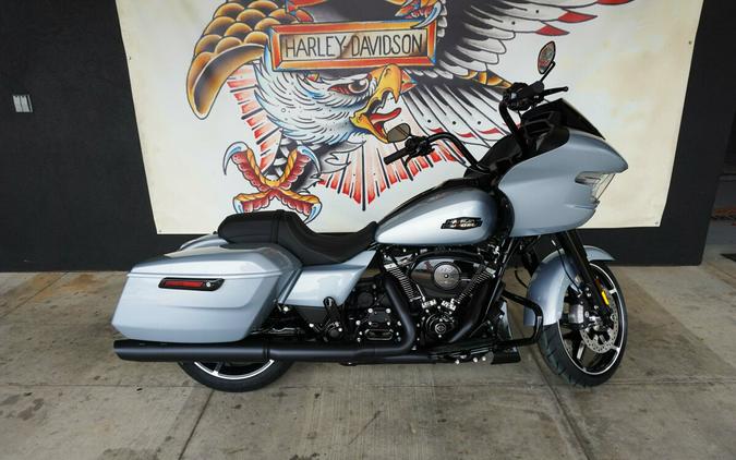 2024 Harley-Davidson Road Glide™ Atlas Silver Metallic - Black Finish