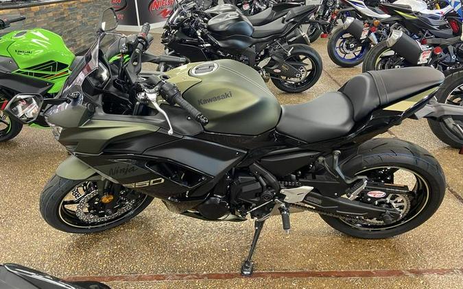 2024 Kawasaki Ninja® 650 Metallic Covert Green/Metallic Spark Black