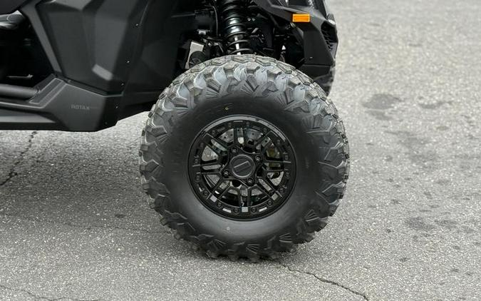 2026 Can-Am® Maverick X3 Max X RS Turbo RR Triple Black_4.5 in