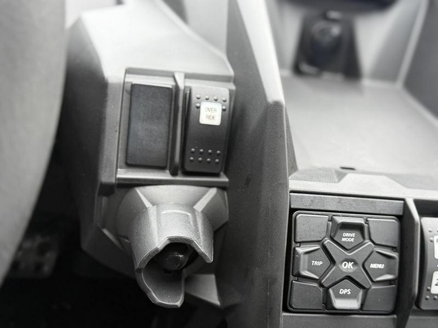 2026 Can-Am® Maverick X3 Max X RS Turbo RR Triple Black_4.5 in