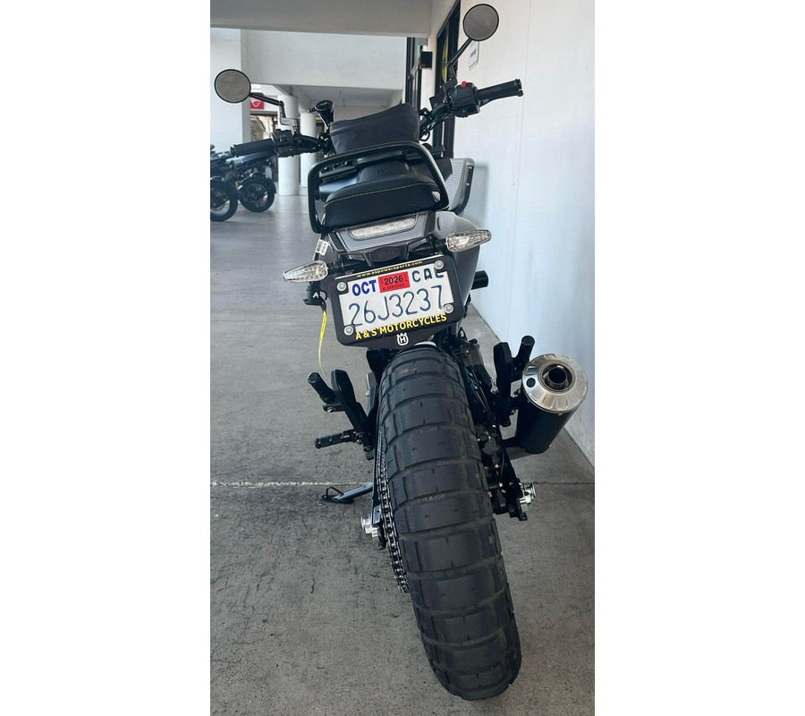 2023 HUSQVARNA Svartpilen