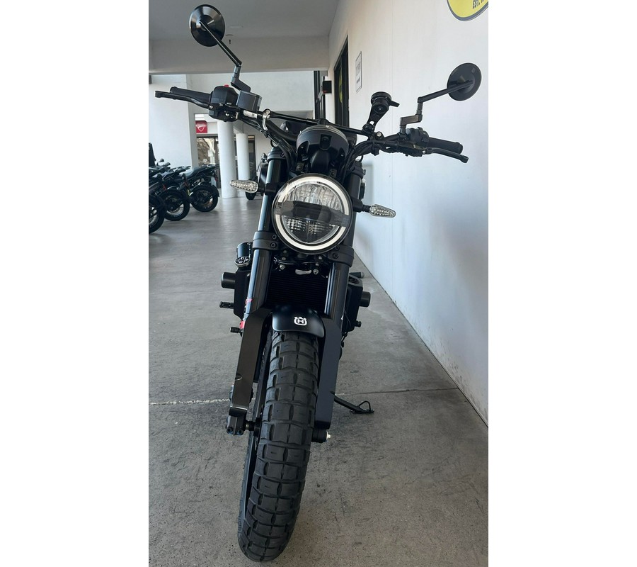 2023 HUSQVARNA Svartpilen