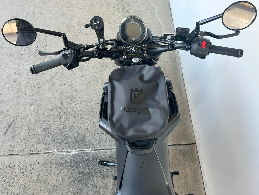 2023 HUSQVARNA Svartpilen