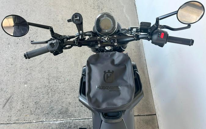 2023 HUSQVARNA Svartpilen