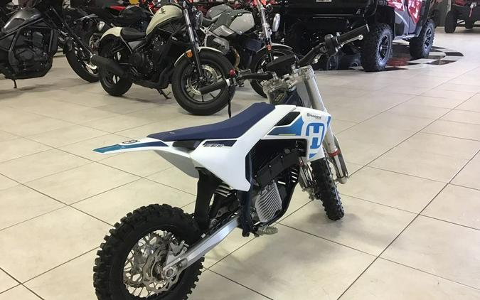 2024 Husqvarna® EE 3