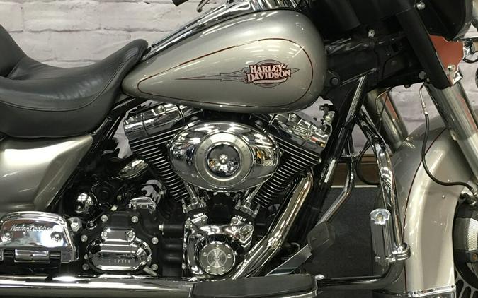 2009 Harley-Davidson® Electra Glide® Classic Pewter Pearl FLHTC