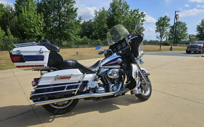 2007 Harley-Davidson® Electra Glide® Ultra Classic® White Gold Pearl & Deep Cobalt Pearl