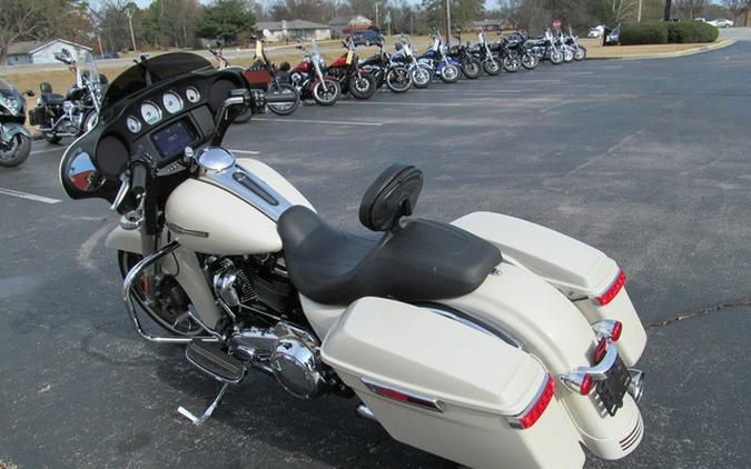 2022 Harley-Davidson FLHX - Street Glide