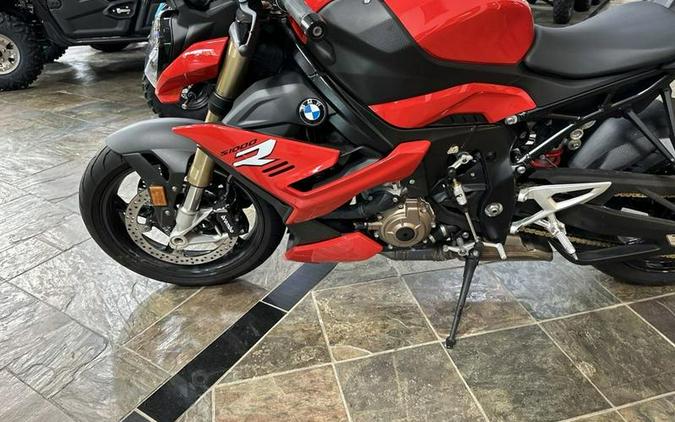 2022 BMW S 1000 R Racing Red