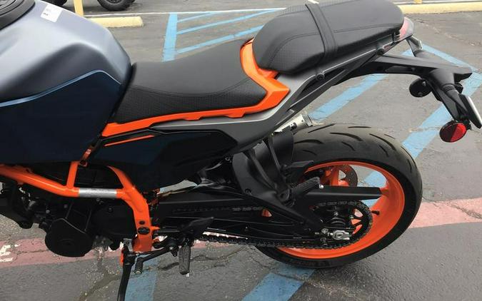 2025 KTM 390 Duke