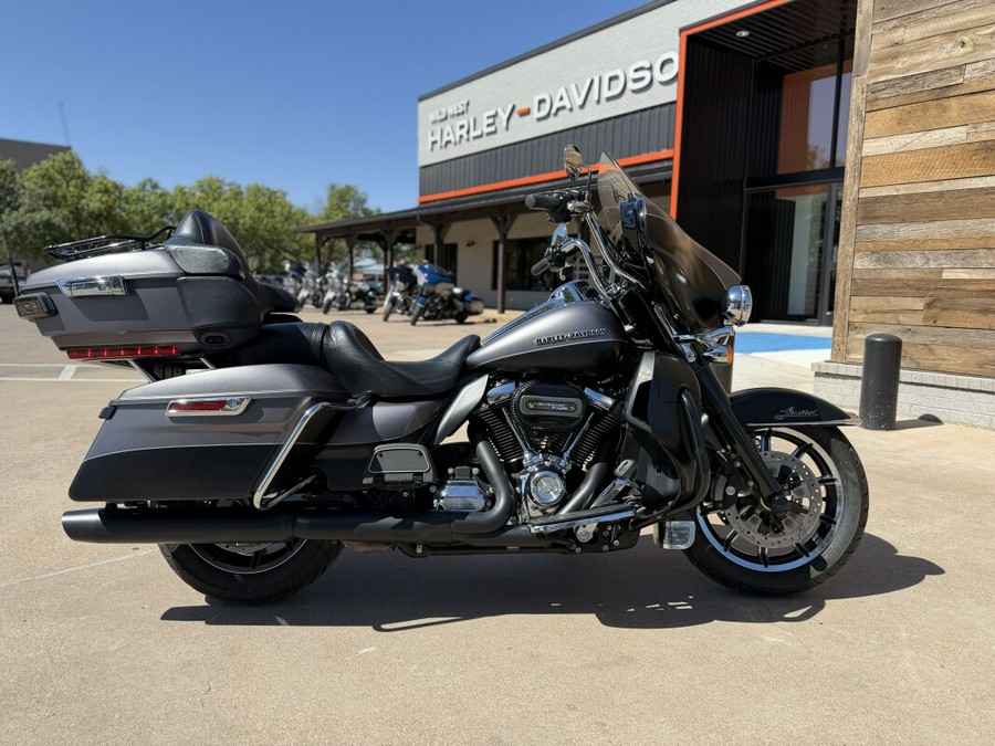 2017 Harley-Davidson® Ultra Limited Two-Tone Charcoal Denim/Black Denim