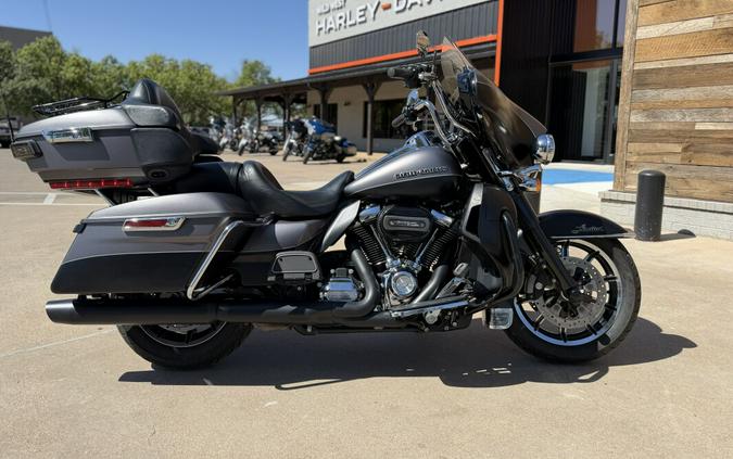 2017 Harley-Davidson® Ultra Limited Two-Tone Charcoal Denim/Black Denim