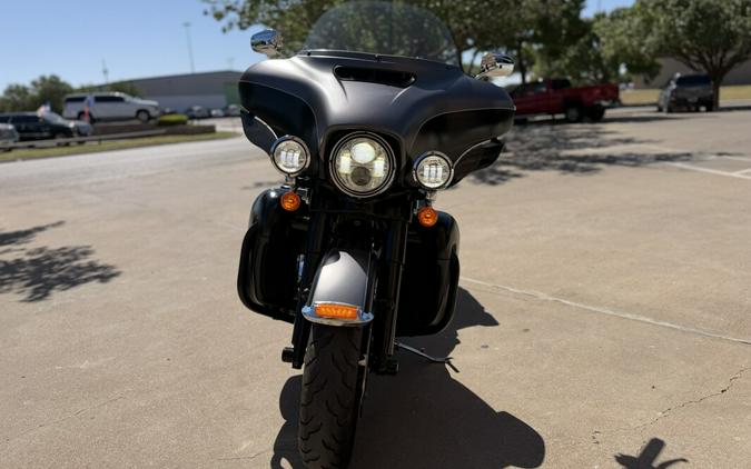 2017 Harley-Davidson® Ultra Limited Two-Tone Charcoal Denim/Black Denim