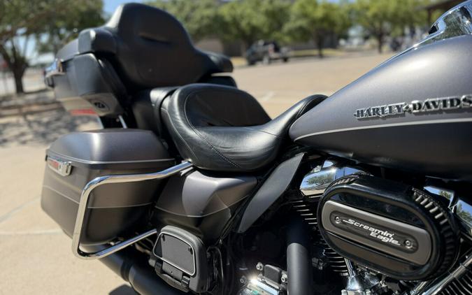 2017 Harley-Davidson® Ultra Limited Two-Tone Charcoal Denim/Black Denim