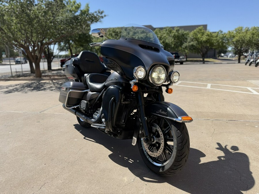 2017 Harley-Davidson® Ultra Limited Two-Tone Charcoal Denim/Black Denim
