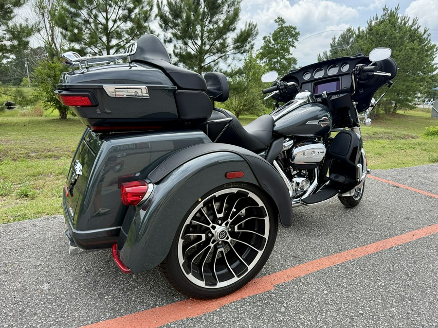 2025 Harley-Davidson Tri Glide Ultra FLHTCUTG