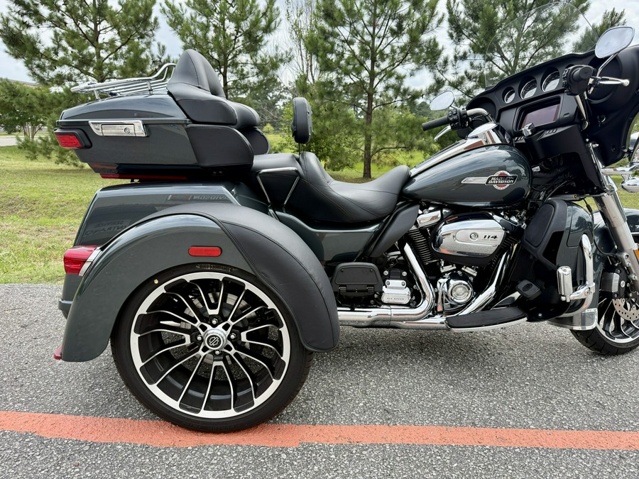 2025 Harley-Davidson Tri Glide Ultra FLHTCUTG