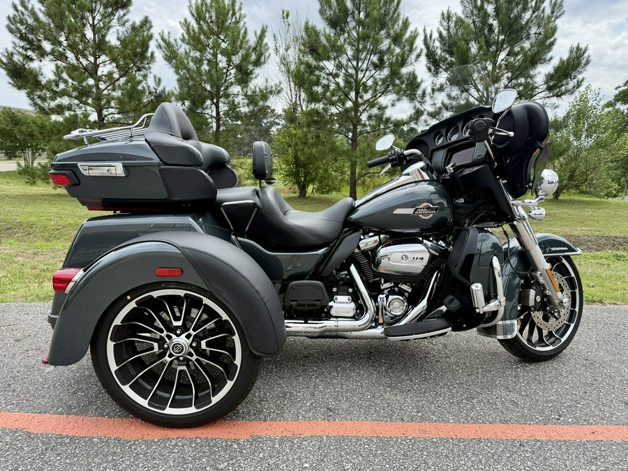 2025 Harley-Davidson Tri Glide Ultra FLHTCUTG