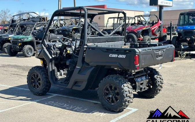 2023 Can-Am Defender DPS HD9