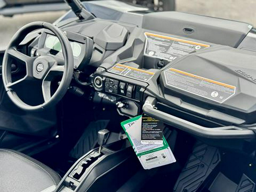 2026 Can-Am Commander XT 700