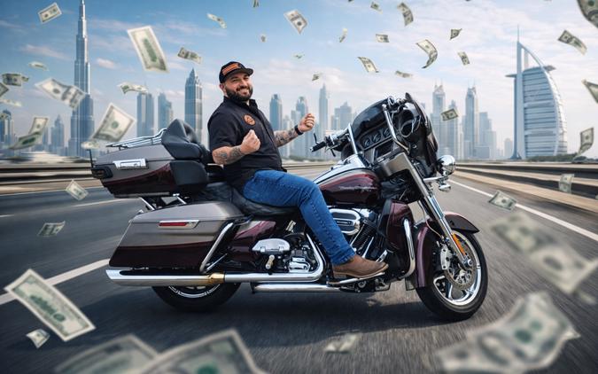 2015 Harley-Davidson® CVO™ Ultra Limited Two-Tone Palladium Silver/Typhoon Maroon FLHTKSE