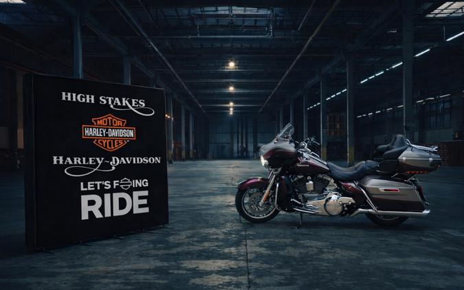 2015 Harley-Davidson® CVO™ Ultra Limited Two-Tone Palladium Silver/Typhoon Maroon FLHTKSE