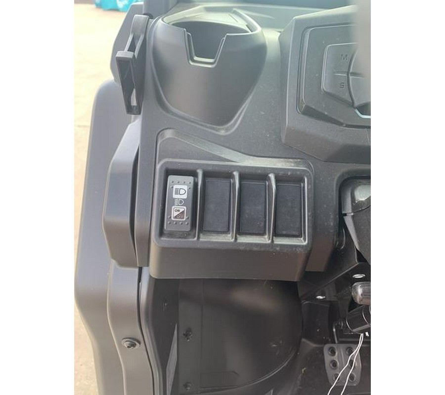 2024 Can-Am® Defender MAX HD7