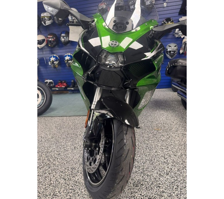 2025 Kawasaki NINJA H2® SX SE ABS