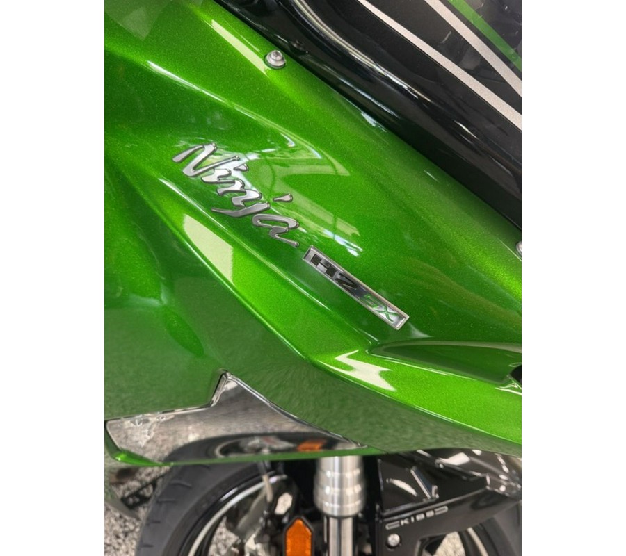 2025 Kawasaki NINJA H2® SX SE ABS