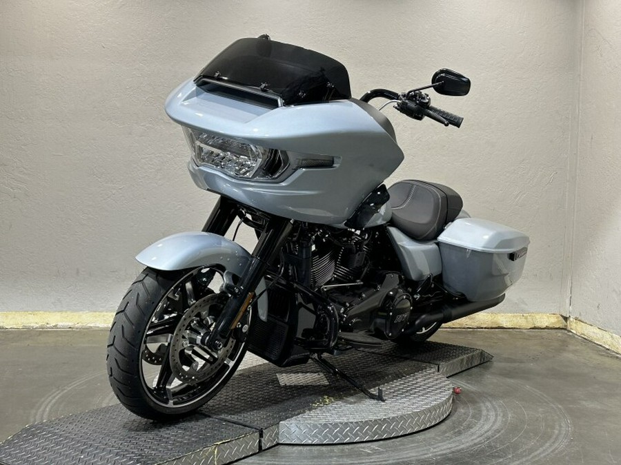 Harley-Davidson Road Glide™ 2024 FLTRX 84485155 ATLAS SLV MTLIC