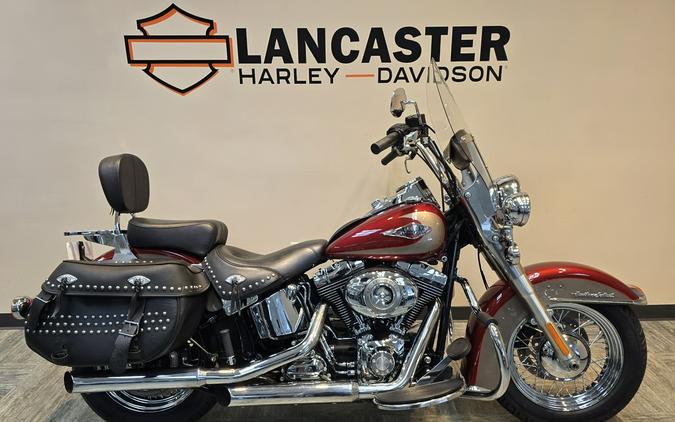 2009 Harley-Davidson® Heritage Softail® Classic Two-Tone Red Hot Sunglo/Smokey Gold FLSTC