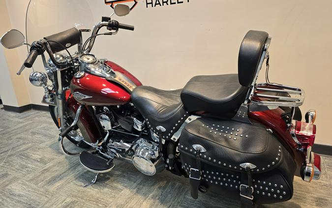2009 Harley-Davidson® Heritage Softail® Classic Two-Tone Red Hot Sunglo/Smokey Gold FLSTC