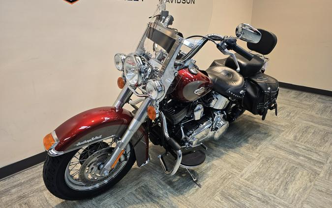 2009 Harley-Davidson® Heritage Softail® Classic Two-Tone Red Hot Sunglo/Smokey Gold FLSTC