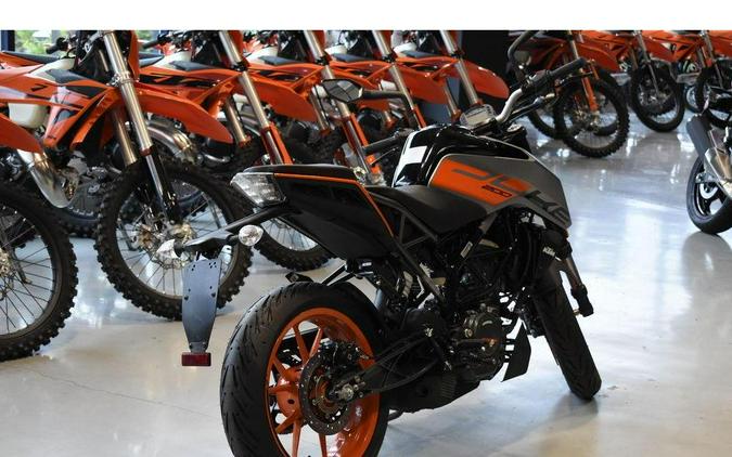 2023 KTM 200 Duke