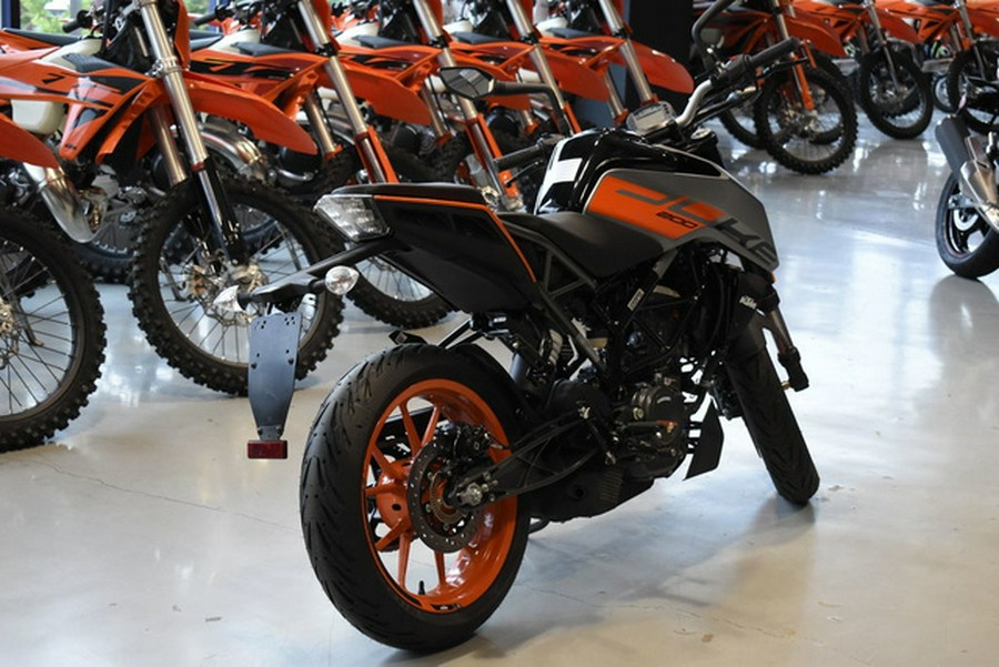 2023 KTM Duke 200