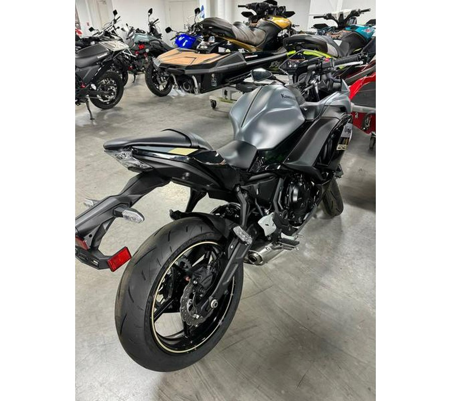 2024 Kawasaki Ninja® 650 ABS Metallic Matte Dark Gray/Metallic Spark Black