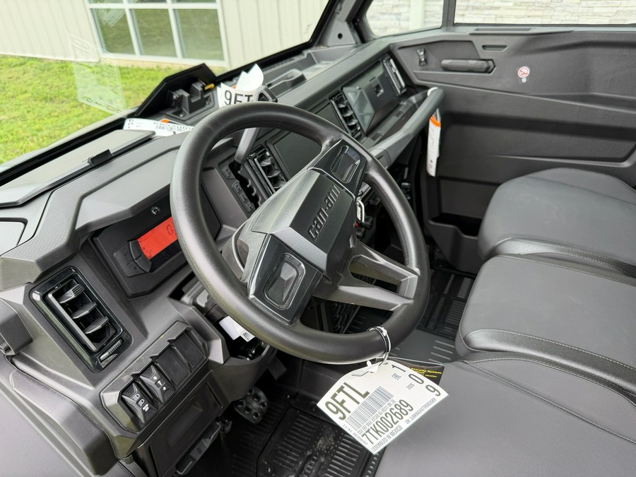2026 Can-Am Defender MAX XT CAB HD11