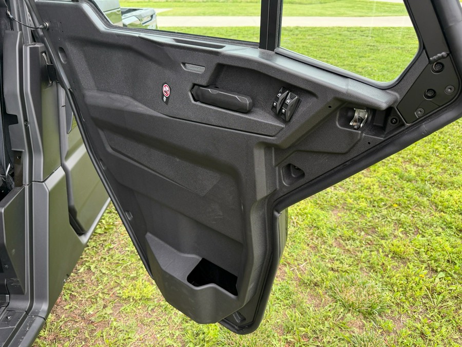 2026 Can-Am Defender MAX XT CAB HD11